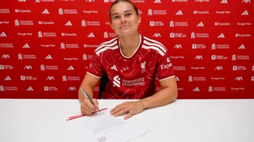 Lucy Parry renueva con el Liverpool.