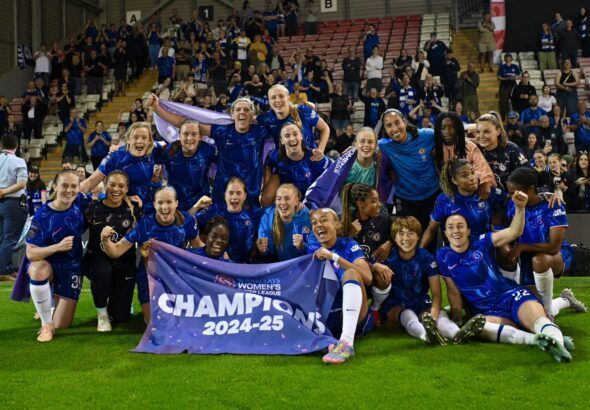 El Chelsea vuelve a ser campeón de la WSL. Las jugadoras blues celebran el nuevo título.
