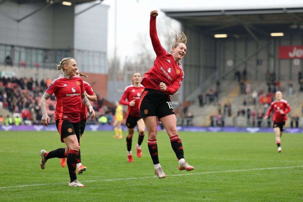 Elisabeth Terland encarriló la victoria del United. La jugadora noruega celebra uno de los dos goles de la jornada.