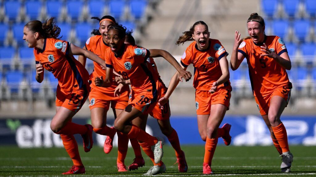 Las oranje, primeras finalistas. Las jugadoras neerlandesas celebran la victoria en la semifinal.