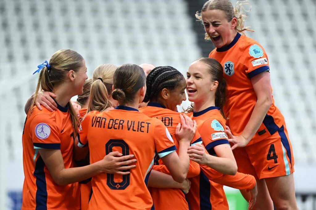 Países Bajos logra el pase a semifinales. Las oranje celebran el triunfo.