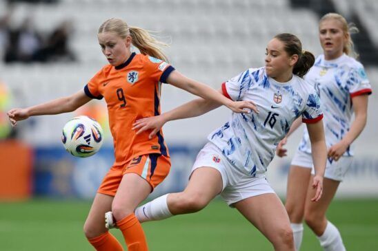 Las oranje hacen historia. Ranneke Derks, autora del 2-0.