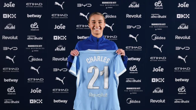 Niamh Charles cambia de City.