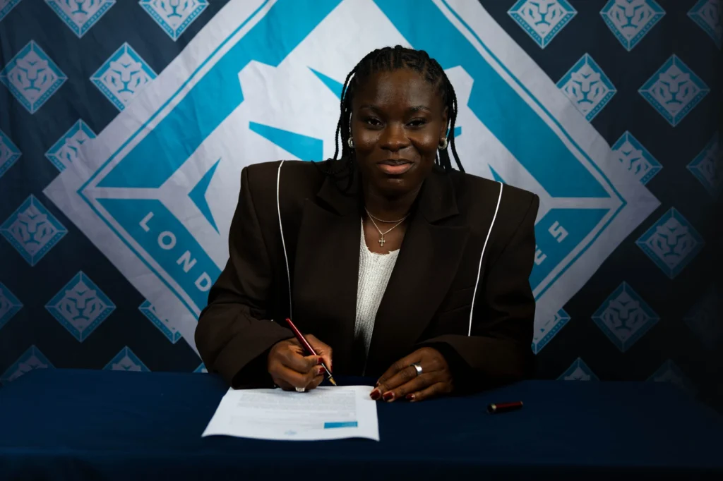 Nicole Anyomi desembarca en London City.