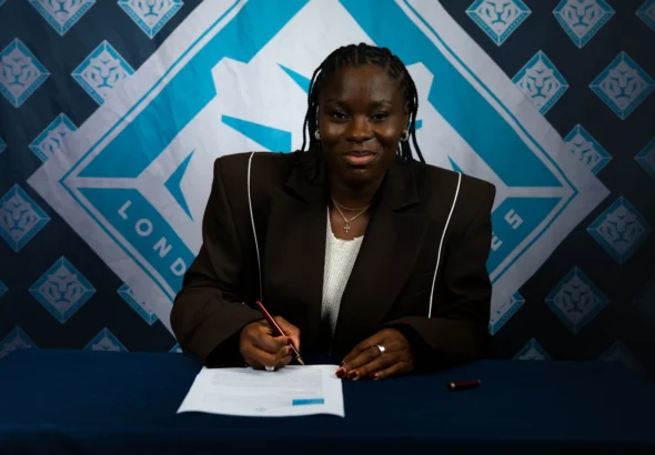 Nicole Anyomi desembarca en London City.