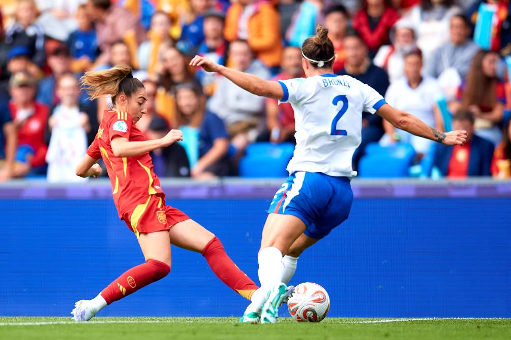 Inglaterra revalida su título