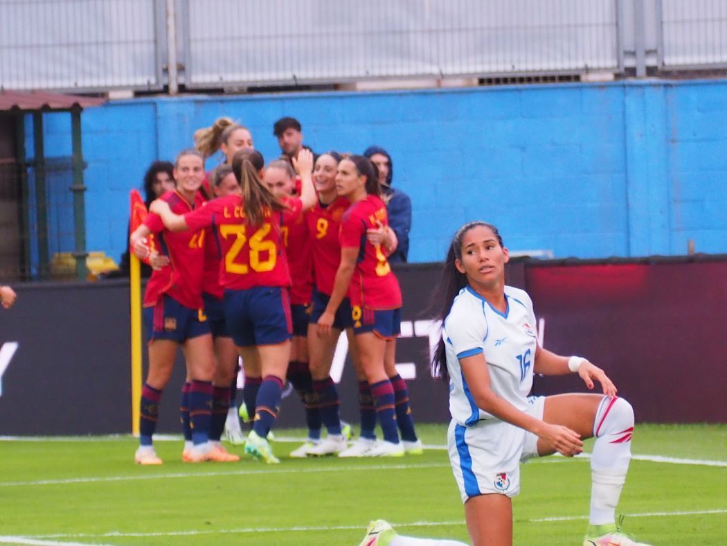 España goleó a Panamá