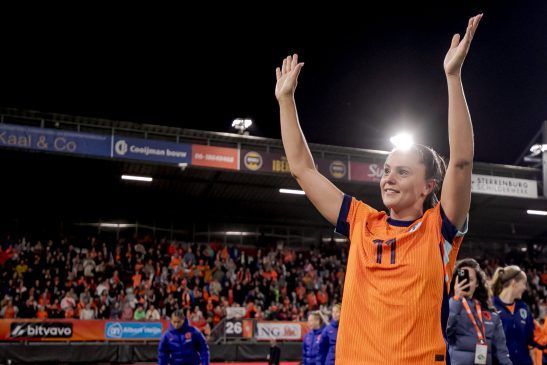 Importante victoria de Francia en Inglaterra (Grupo A: jornada 3). Lieke Martens se despide del público en su último partido como internacional.