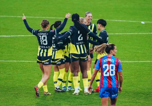 Las citizens sellan con victoria su partido 200. Las jugadoras del Manchester City celebran el gol de Jess Park.