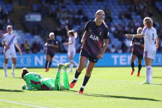 Las spurs golean a un Palace con diez.