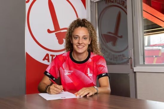 Paula Partido llega cedida al Charlton mientras renuevan a Carla Humphrey y Ellie Mason.