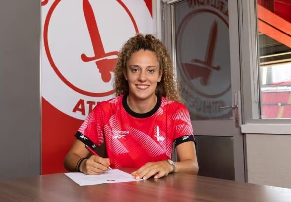 Paula Partido llega cedida al Charlton mientras renuevan a Carla Humphrey y Ellie Mason.
