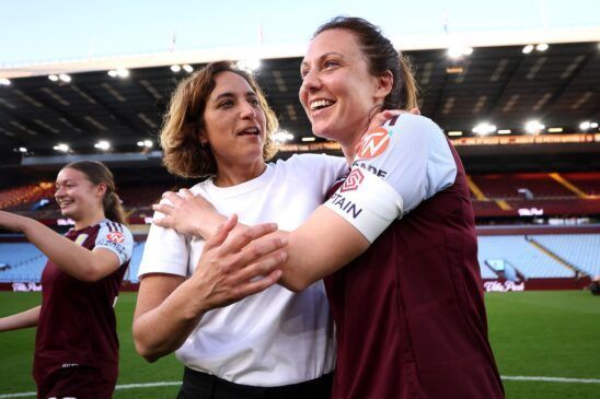 Lynn Wilms, primer fichaje del Villa. Rachel Corsie abraza a Natalia Arroyo en su último partido como villan.