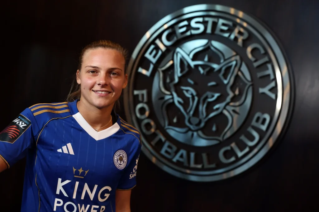 Sarah Mayling llega cedida al Leicester.