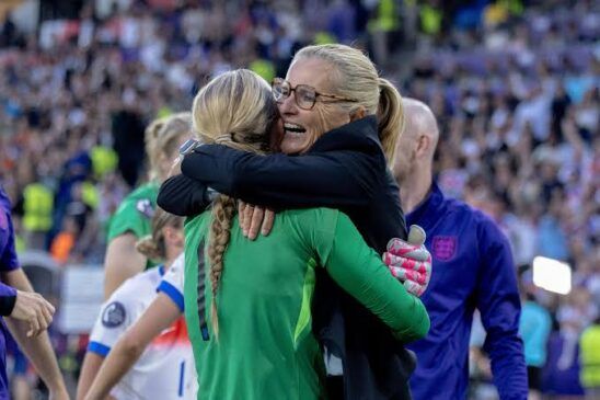 Wiegman continuará al mando de las Lionesses.