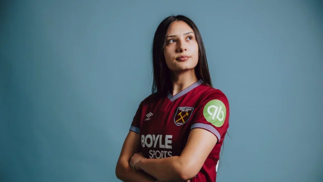 Estelle Cascarino regresa a Inglaterra. Selin Cemal firma su primer contrato profesional.