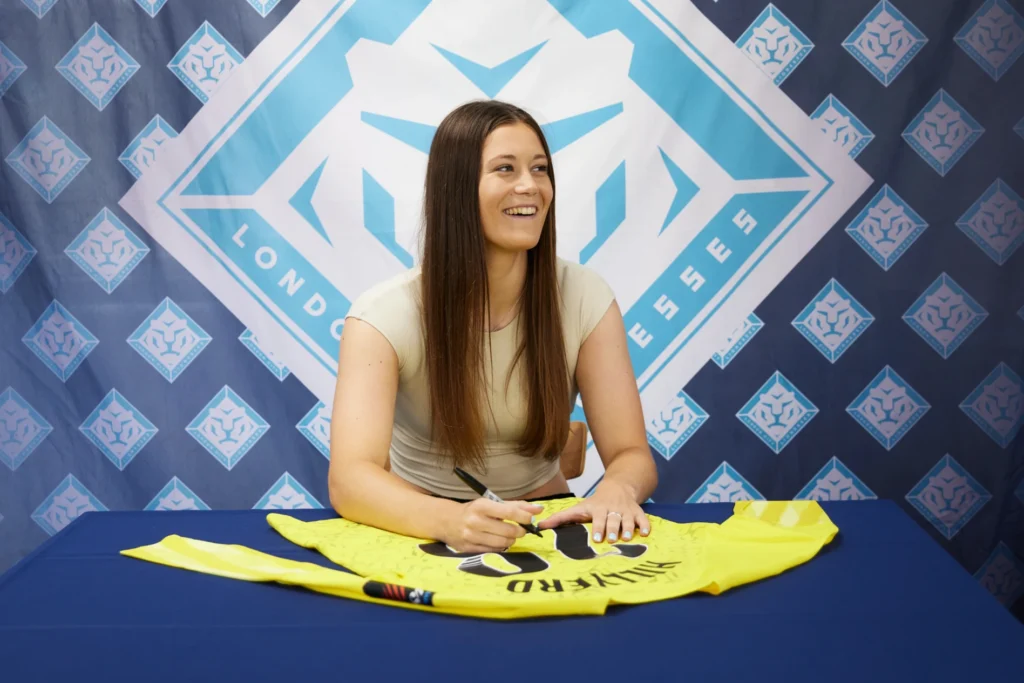 Sophie Hillyerd firma un nuevo contrato con el London City.