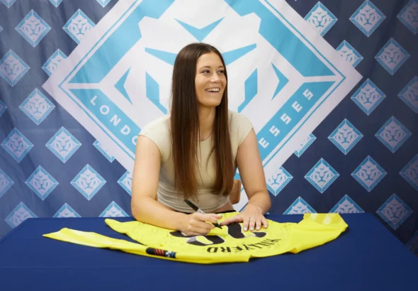 Sophie Hillyerd firma un nuevo contrato con el London City.