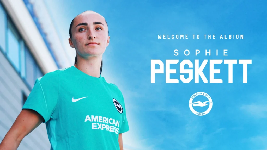 Sophie Peskett ficha por el Albion.