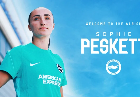 Sophie Peskett ficha por el Albion.