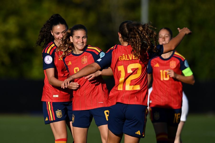 Debut triunfal de España