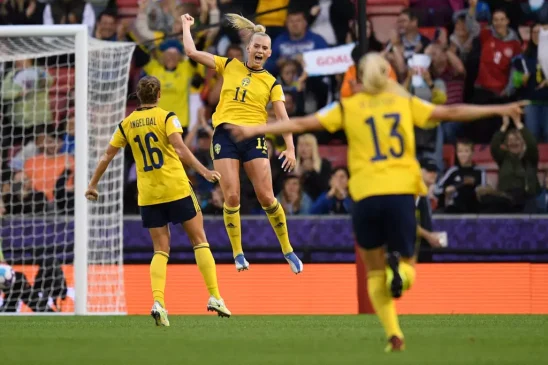 Suecia, dispuesta a aclarar dudas. Stina Blackstenius celebra efusivamente un gol.