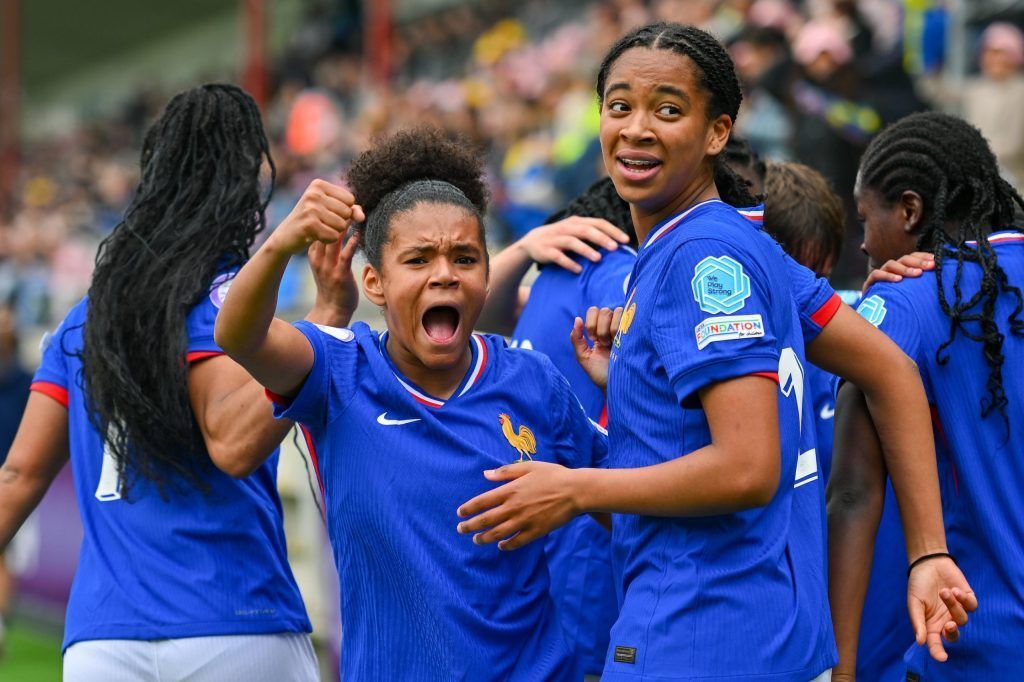 Francia busca la reválida. Las jugadoras francesas celebran el tanto de la victoria.