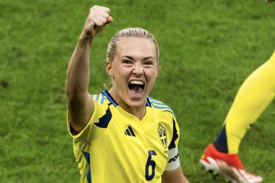 Alemania clasifica junto a España (Grupo A: jornada 4). Magdalena Eriksson, puño en alto, celebra el tanto de la victoria.