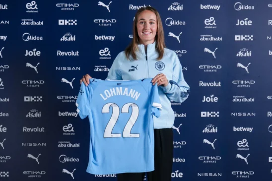 Sydney Lohmann ficha por el City. La jugadora posa con su nuevo dorsal.