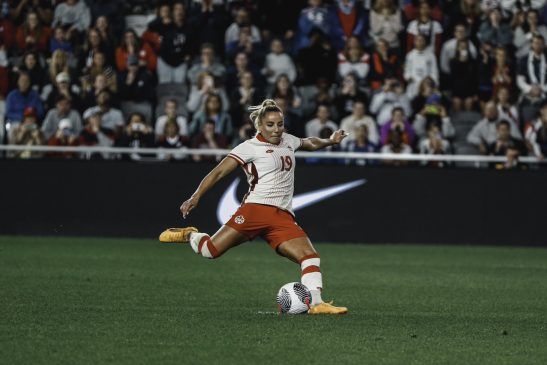 Estados Unidos suma otro título en la SheBelieves Cup. Adriana Leon empataba el encuentro desde los once pasos.