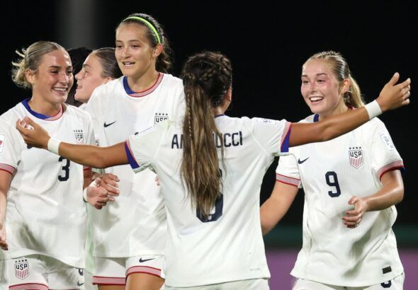 Estados Unidos arranca con una goleada que pudo ser mayor.