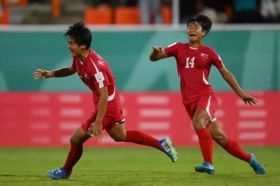 Ro Un-Hyang aseguró el pase a la final. La jugadora norcoreana celebra el tanto de la victoria.