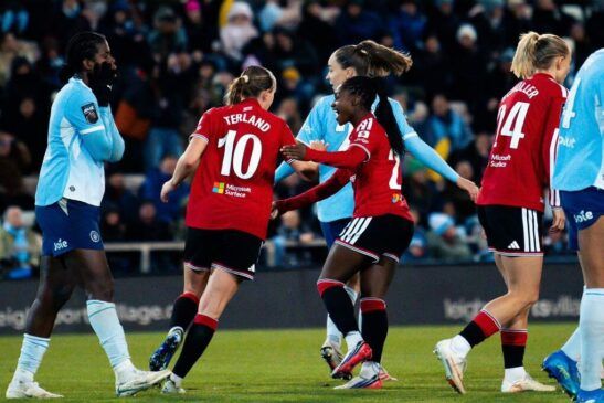 Terland rescata un empate en el derbi.