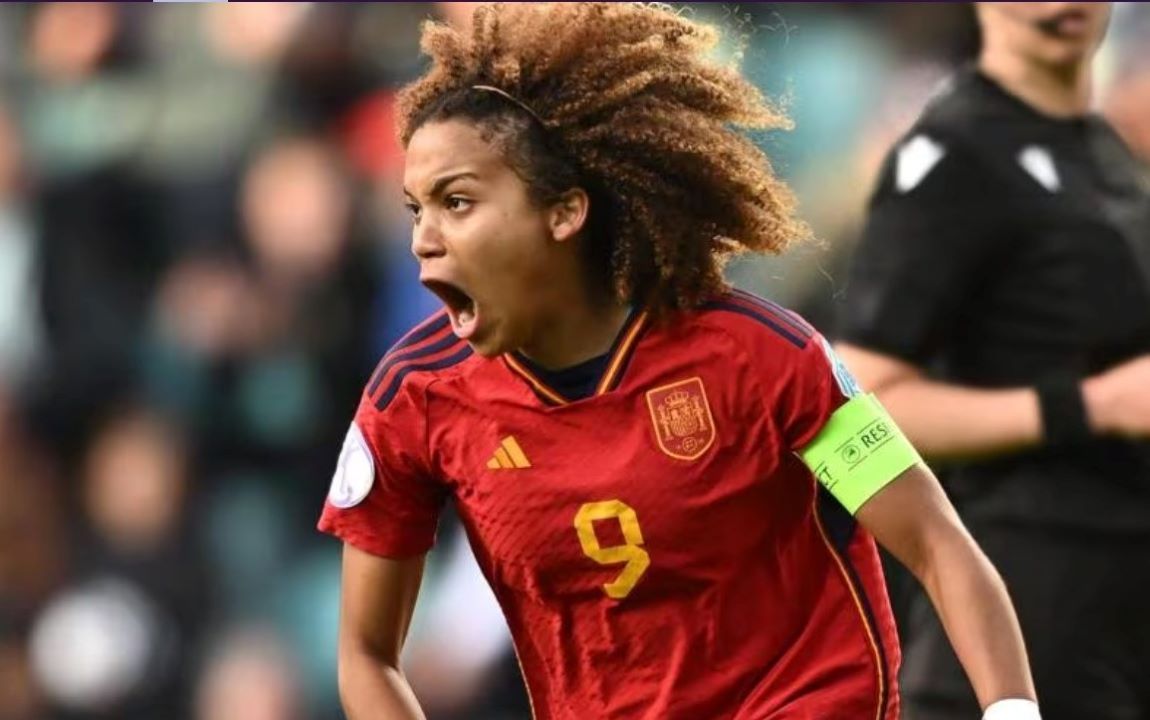 La furia de la Rojita Aitana y Vicky López