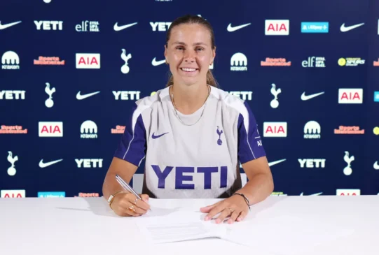 Las spurs cierran el acuerdo con Victoria Pelova.
