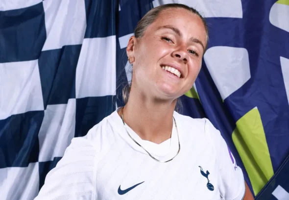 Las spurs cierran el acuerdo con Victoria Pelova.
