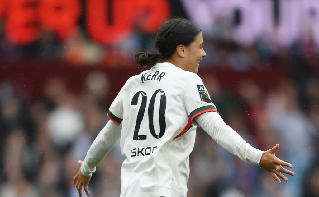 Vuelve Sam Kerr con su gol número 100 para el Chelsea.