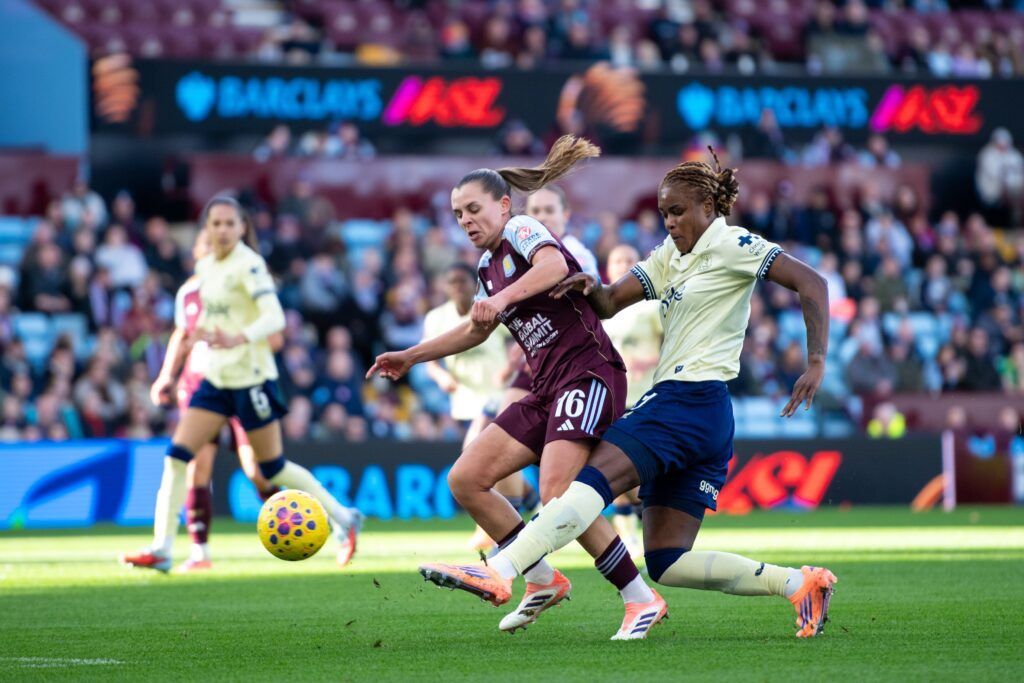 Fiesta de goles en Villa Park.