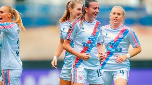 Un golazo de Larkin le da un punto al Palace en Villa Park.