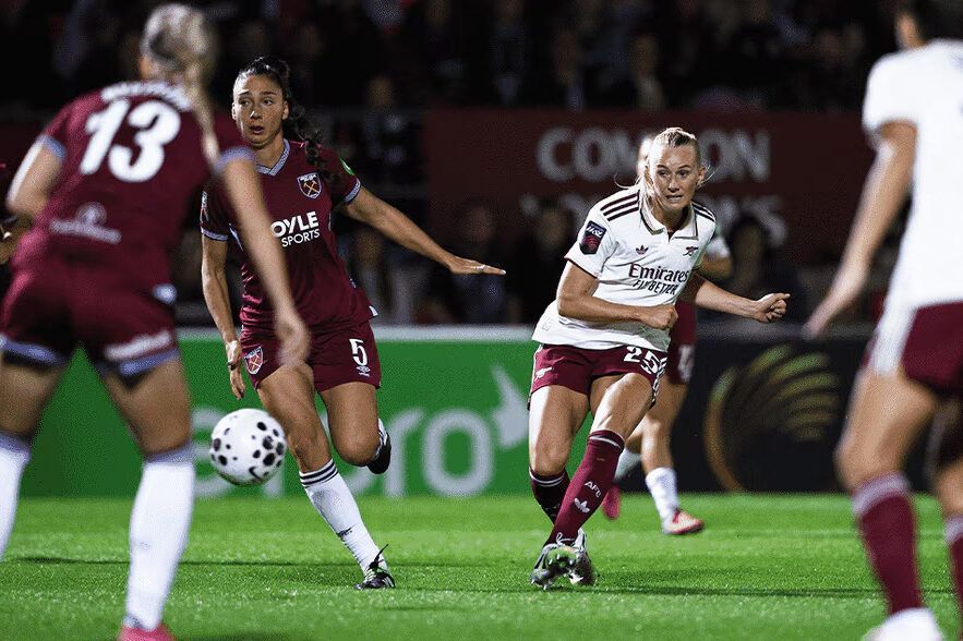 Nueva remontada del Arsenal para llevarse los tres puntos - Reinas del ...