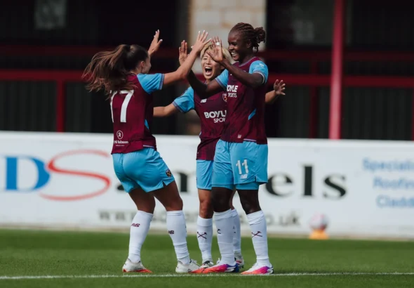 Los goles de Gago y Asseyi le dieron al West Ham la victoria sobre el London City.