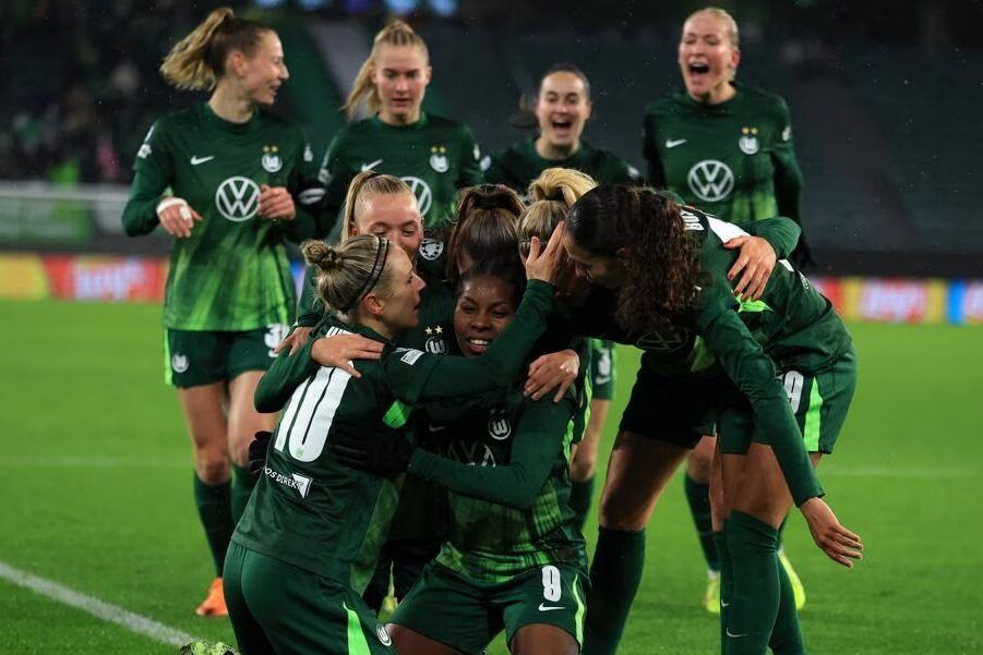 Remontada del Wolfsburg para romper el invicto del United.