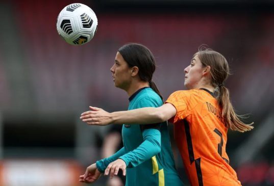 Las blues refuerzan su defensa - Nouwen